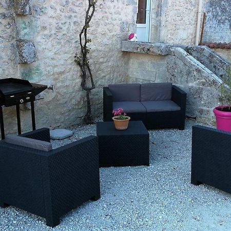 Maison Charentaise A La Campagne Bécheresse エクステリア 写真