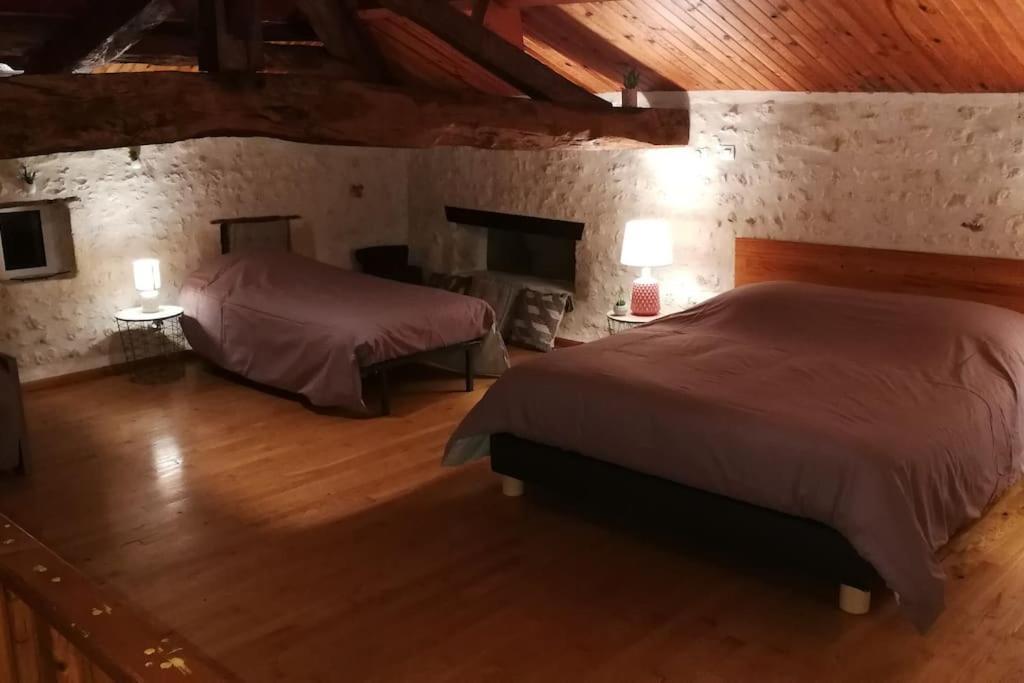 Maison Charentaise A La Campagne Bécheresse エクステリア 写真
