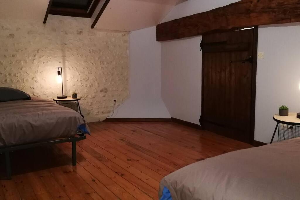 Maison Charentaise A La Campagne Bécheresse エクステリア 写真