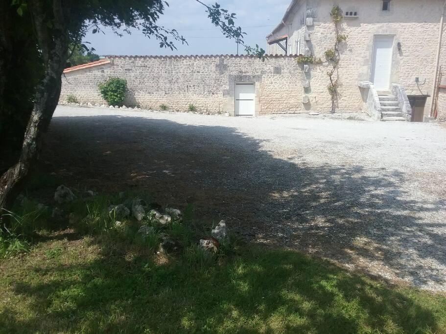 Maison Charentaise A La Campagne Bécheresse エクステリア 写真